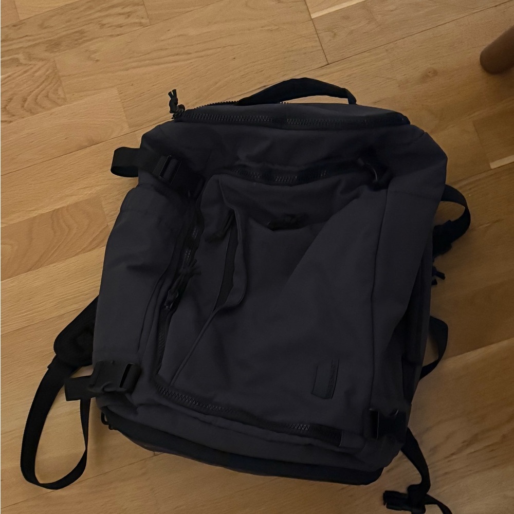 Bagsmart travel backpack grey - 20+ liters